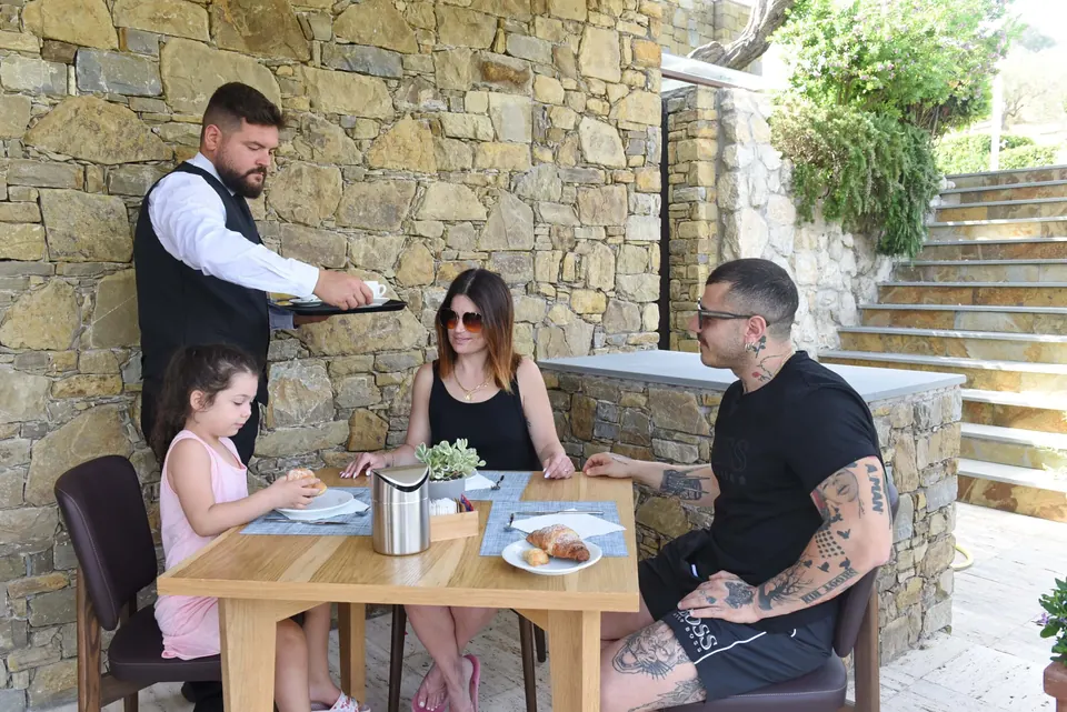Colazione servita all'aperto