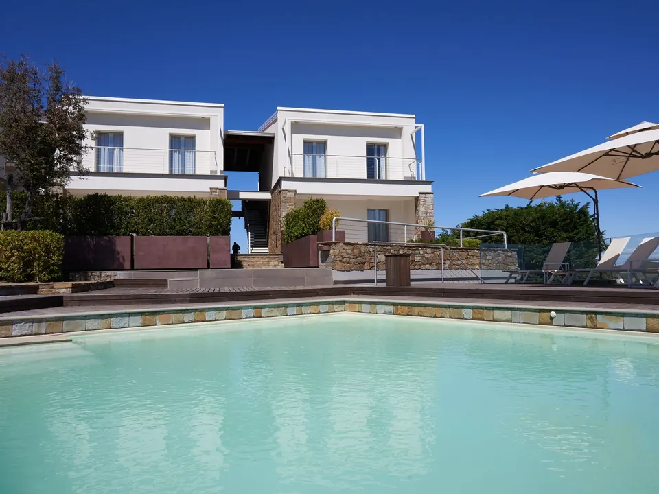 Piscina davanti alle camere